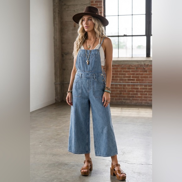 Denim - NWT Wide Leg Crop Cropped Medium Washed Denim Adjustable Strap Jean Overalls